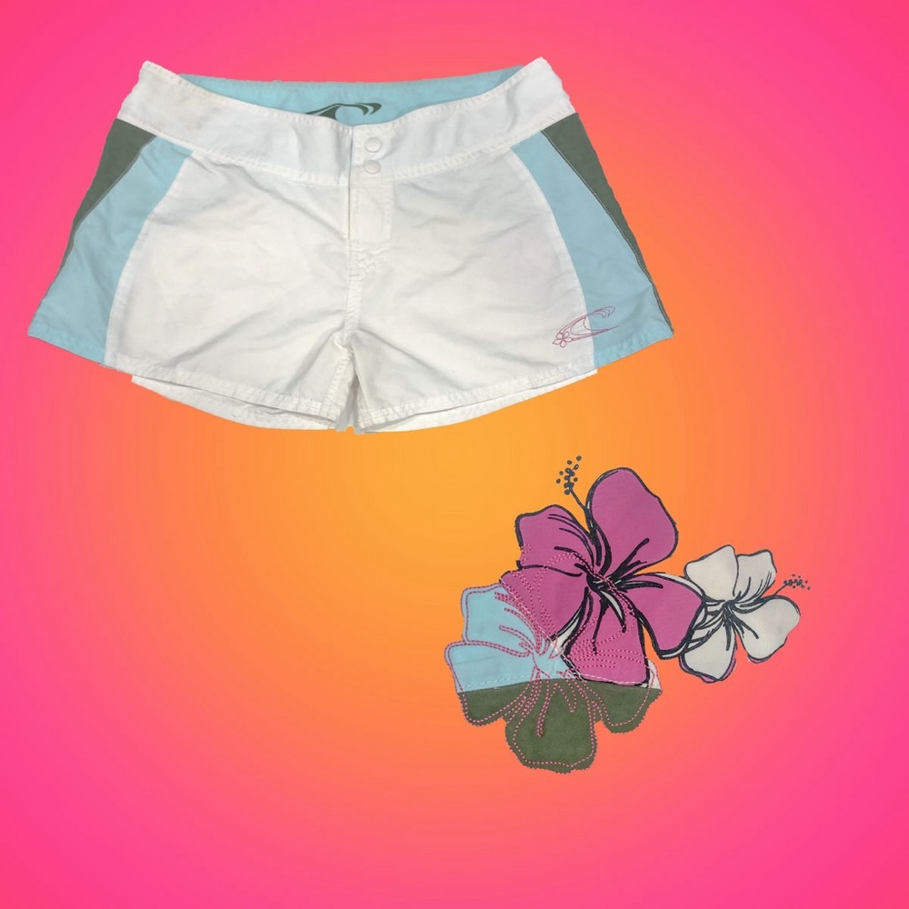 Super cute pink and blue y2k O’Neill board shorts with flower details🌺